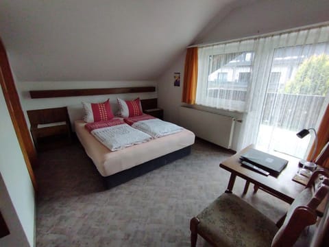 Double room with shower, WC - Gästehaus Almvater Apartment in Schladming