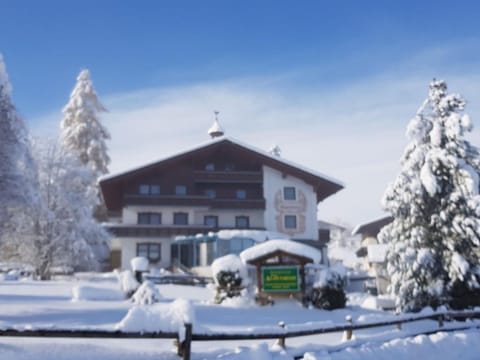 Sportpension Alpenrose - Apartment/2 bedrooms/shower, WC 4 PAX Bed and Breakfast in Schladming