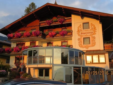 Sportpension Alpenrose - Apartment/2 bedrooms/shower, WC 4 PAX Bed and Breakfast in Schladming