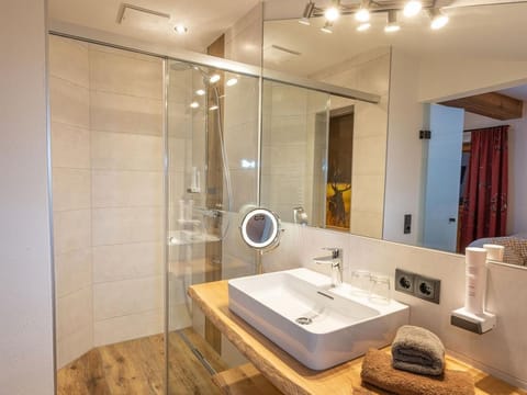 Apartment "S'HOAMELIGE" - House Wiederkehr Bed and Breakfast in Schladming