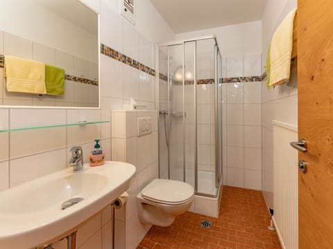 Triple room, shower, WC, 1 bedroom - Hotel Garni Hochwurzen Bed and Breakfast in Schladming