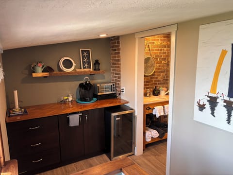 Kitchenette: Toaster Oven, Microwave, Mini fridge, coffee maker
& Full Bathroom