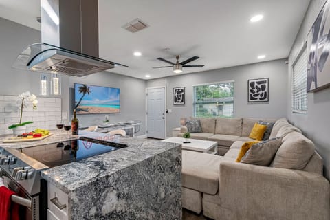 Create beautiful memories with your loved ones in this magnificent property. Our cozy open area is great for relaxing, cooking and eating great meals with family. Send us a message now!