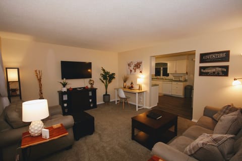 50inch Smart TV, Cable, Netflix & Amazon Prime.