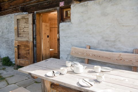 The terrace in front of the Maiensäss