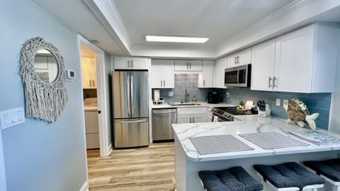 Remodeled kitchen w/1/2 bath