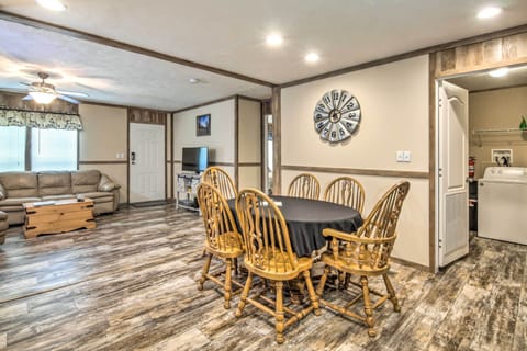 Dining Area | Dishware/Flatware Provided