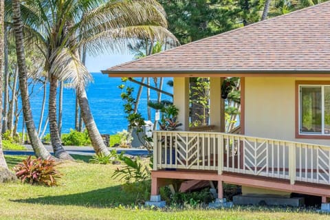 Moana Imaku is just a block from the ocean