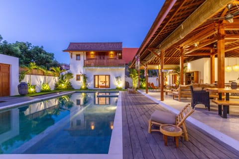 Side view of the villa's outside area 