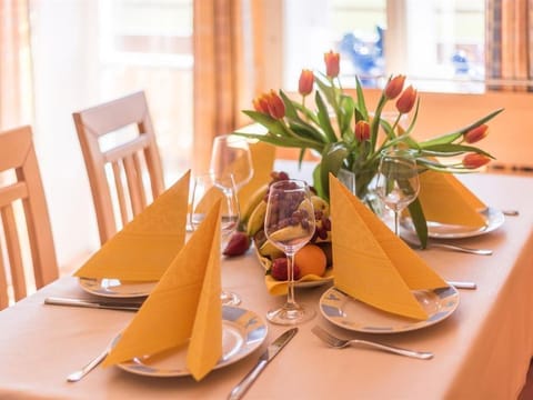 Country house apartment 2, 100m² 4-8 persons - 4* star organic wooden house Heimat & Apartment hotel in Schladming