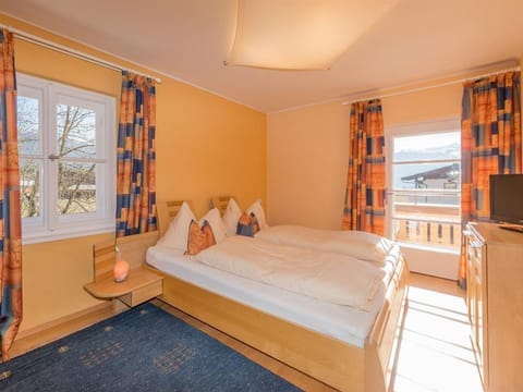 Country house apartment 1, 100m² 4-8 persons - 4* star organic wooden house Heimat & Apartment hotel in Schladming