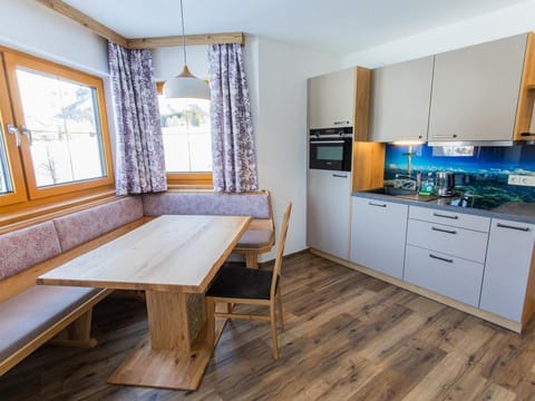 App. A Rötelstein/2 bedrooms/shower, bath, WC - Landhaus Kirchgasser Bed and Breakfast in Schladming