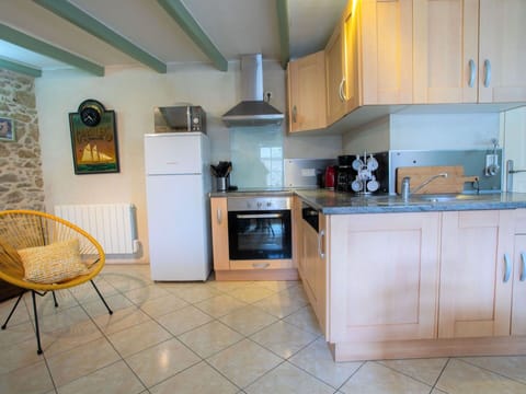 Cabinetry, Countertop, Furniture, Property, Building, Kitchen Appliance, Kitchen Stove, Chair, Home Appliance, Kitchen