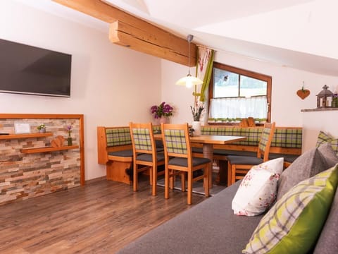 Apartment Schwammerlstube 2 bedrooms/shower, WC - Gästehaus Pilz Schladming Bed and Breakfast in Schladming