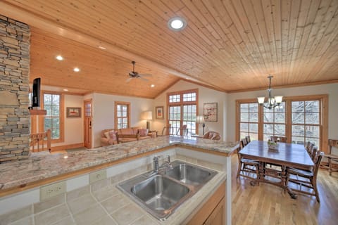 Fully Equipped Kitchen | Toaster