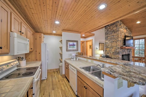 Fully Equipped Kitchen | Main Floor | Spices