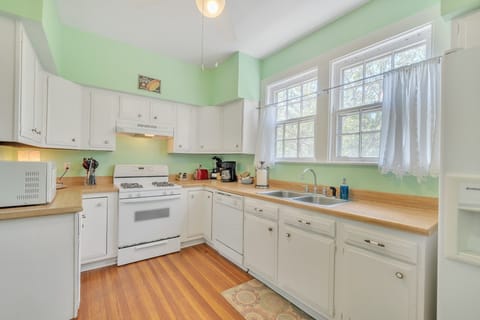 Room, Indoors, Flooring, Kitchen, Furniture