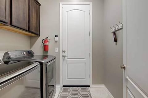 7eba8c0d dfb2 480e 9d24 637ba8f089b4