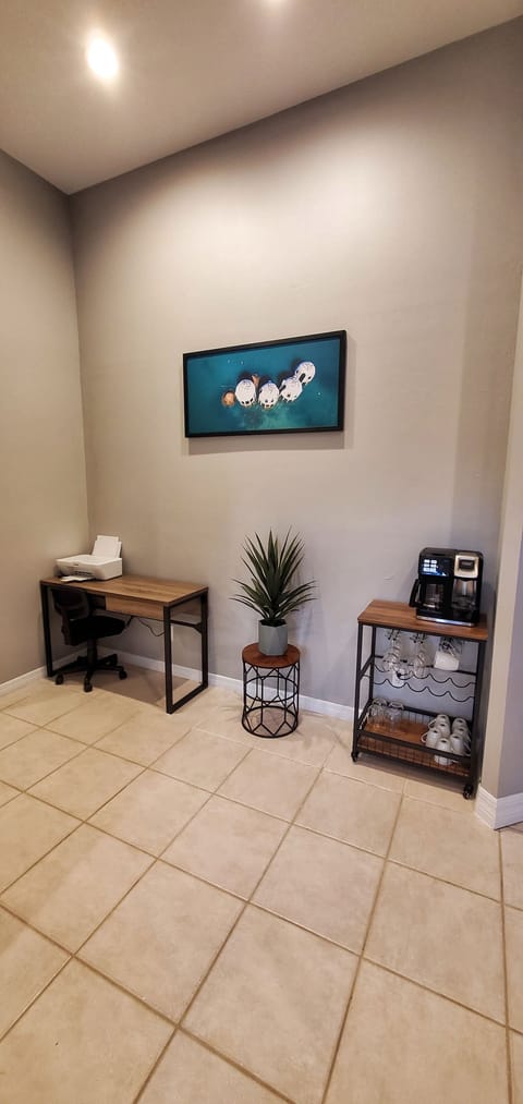 Desk with printer/scanner
Coffee/wine bar