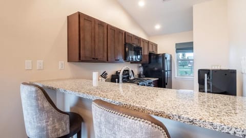 8ClubWynham_2bedroom-007