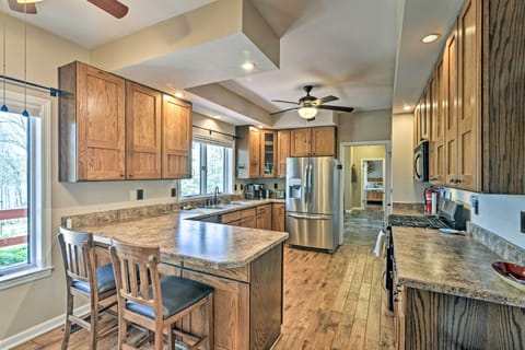 Kitchen | Fully Equipped w/ Cooking Basics
