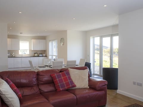 Furniture, Couch, Comfort, Wood, Window, Shade, Lighting, Architecture, Flooring, Living Room