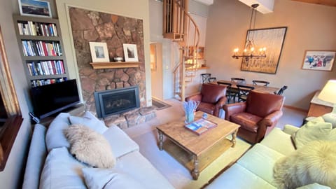 Living area with gas fireplace