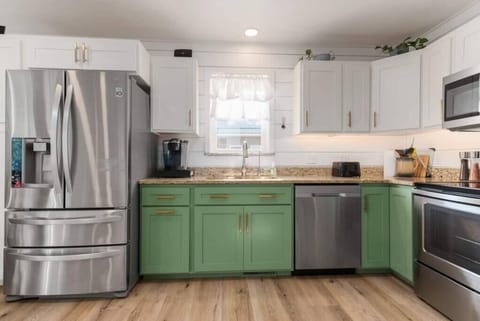 Kitchen - fully stocked (2)