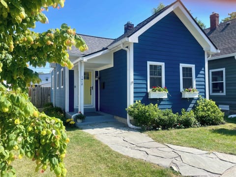 The Little Blue Cottage | Private Home in Fountain Square