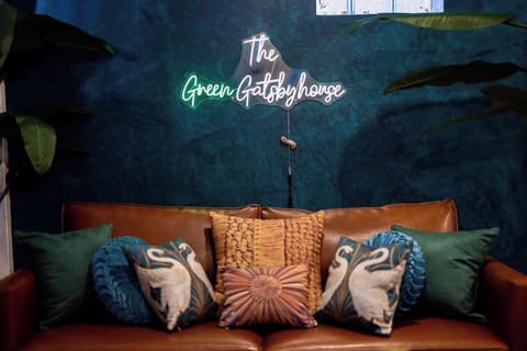 Welcome to your luxurious stay at the Green Gatsby House