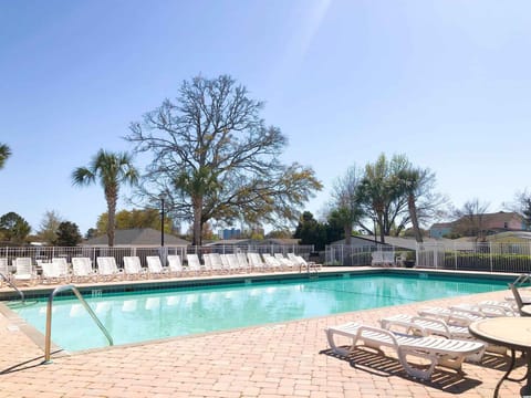 Hickory Grove Pool-One Block From the House