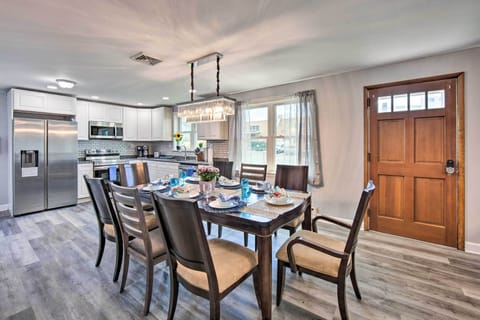 Dining Area | Main Level | Dishware Provided