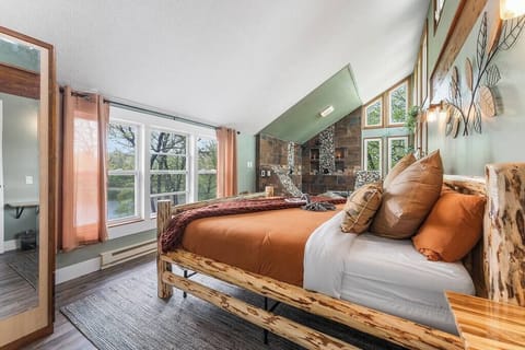 Alert your senses, for an oasis awaits you in the Tree Top Suite!