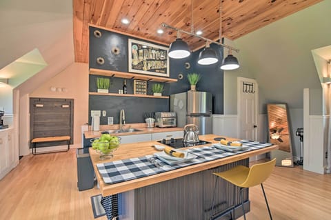 Kitchen | Breakfast Bar | Toaster Oven