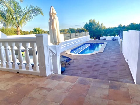 Upper and lower pool area, Loungers, and 8x seated table. 