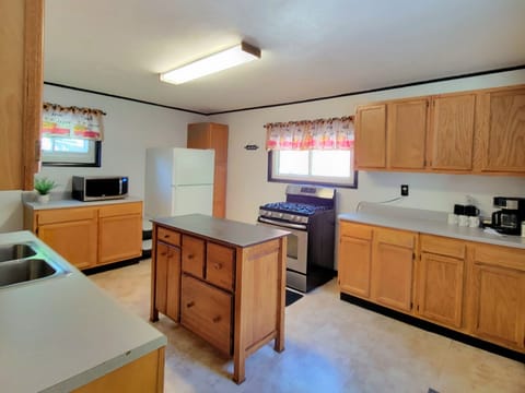 Cook your meals in the full kitchen! Pots/pans, toaster, blender & much more!