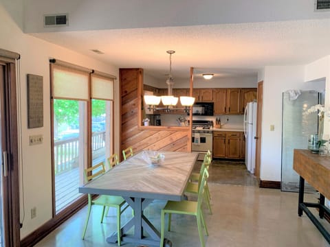 Large table overlooking deck. Fab views & great game area. Large Deck tables too