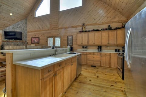 Nice size kitchen for large groups