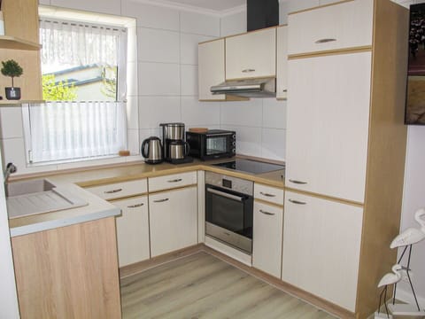 Water, Table, Tableware, Property, Sky, Furniture, Building, Window, Blue, Chair