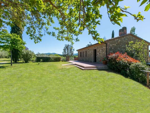 Water, Table, Tableware, Property, Sky, Furniture, Building, Window, Blue, Chair