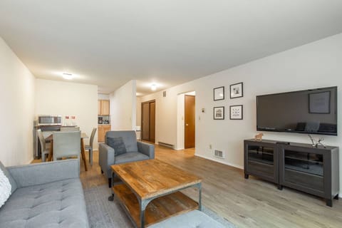 800 square feet ... so nice!