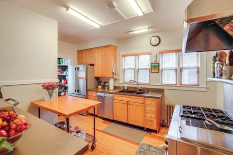 Kitchen | 1st Floor | Dishwasher | Cooking Basics