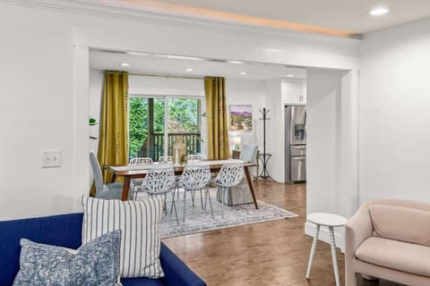 Open floor plan keeps the conversation flowing between living & dining.