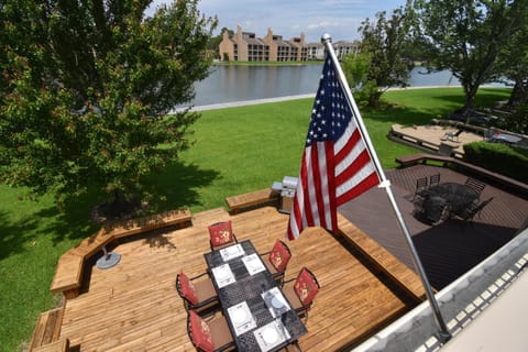 When was the last time you enjoyed breakfast or dinner on the water?