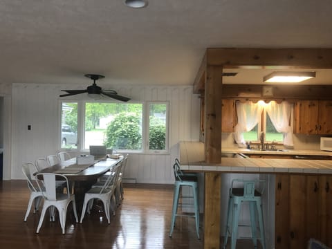 additional seating at the kitchen breakfast bar