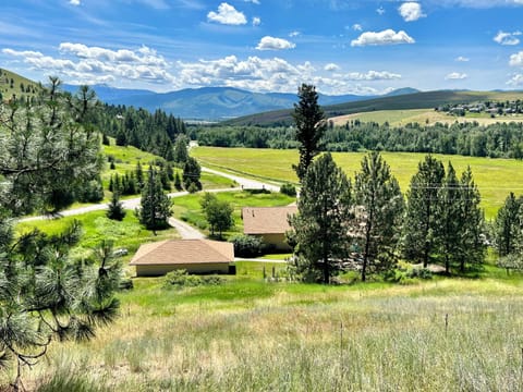 Country-like setting just 5 minutes from town!
