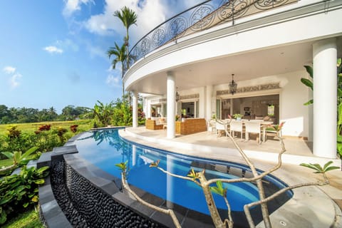 It's easy to relax at Villa Tau