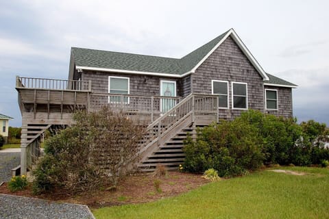 Front elevation photo of cottage