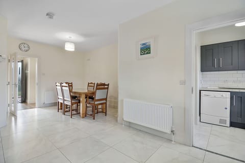 6-seater dining area