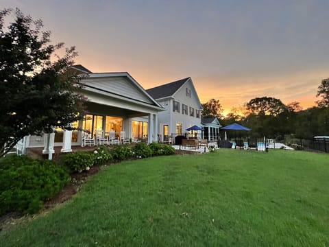 Come and discover the perfect space for friends and family to experience the soothing and stunning Northern Neck
